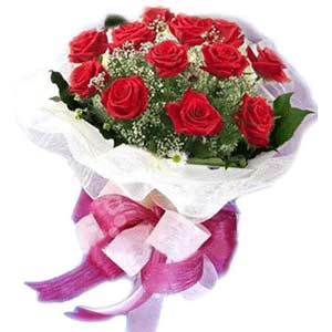  Kahramanmaraş uluslararası çiçek gönderme  11 adet kırmızı güllerden buket modeli