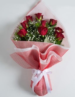 9 adet kırmızı gülden buket  Kahramanmaraş uluslararası çiçek gönderme 
