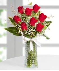 7 Adet vazoda kırmızı gül sevgiliye özel  Kahramanmaraş çiçek servisi , çiçekçi adresleri 